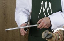 Affillage du couteau avec un fusil à aiguiser