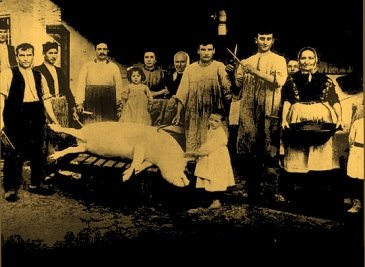Photo de 1904: famille pendant le rituel de la 'matanza'