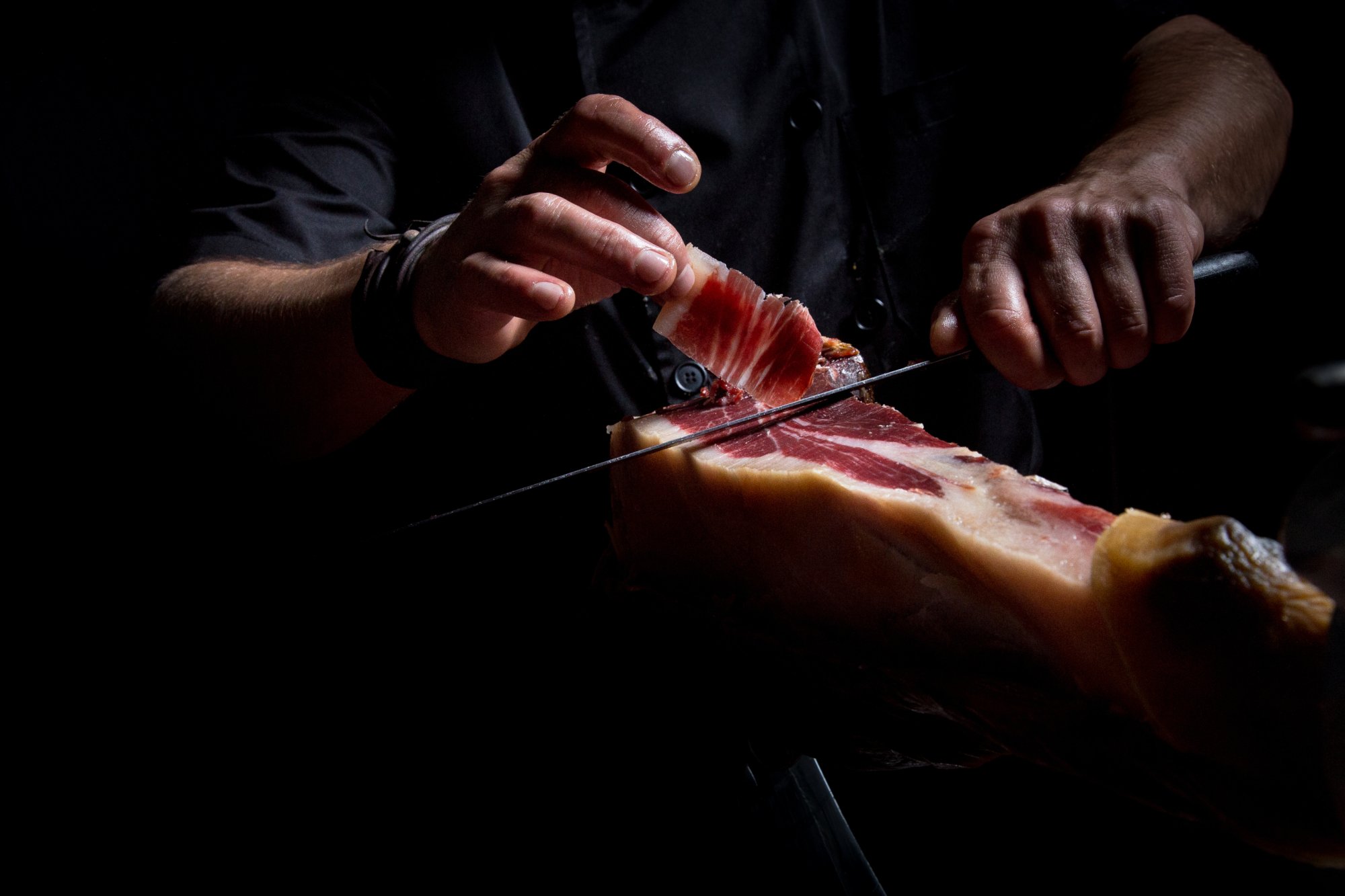 Découp de jambon à la main